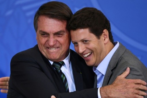 Bộ trưởng Môi trường Brazil Ricardo Salles, trong ảnh (phải) với Tổng thống Jair Bolsonaro, là một trong những nhân vật gây chia rẽ nhất trong chính phủ