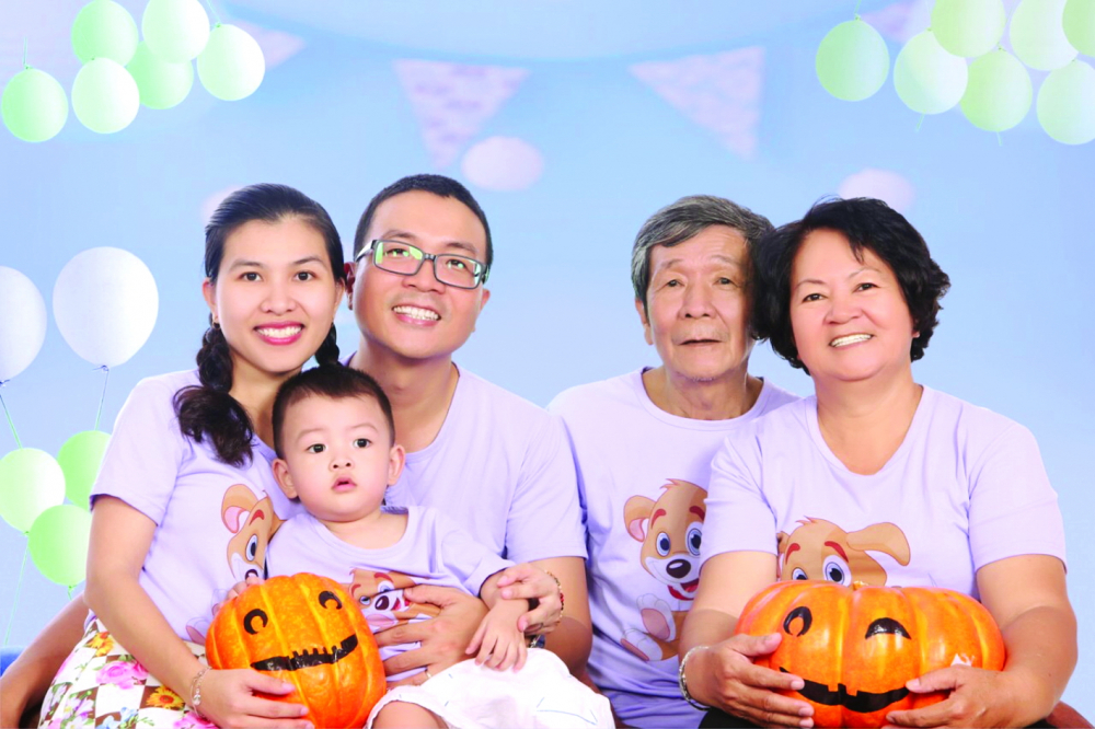 Cùng một chữ “thương”, cả gia đình cô Nguyễn Thị Lộc luôn đồng hành trong những hoạt động xã hội tại địa phương