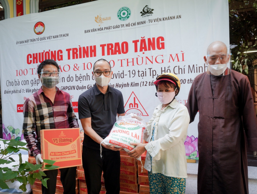 Nhằm đảm bảo an toàn phòng, chống dịch, nguồn hàng hóa hỗ trợ sẽ được Ban Trị sự Giáo hội Phật giáo các quận, huyện và Ủy ban MTTQ Việt Nam các quận, huyện phân phối đến người dân và các phường, xã, thị trấn.