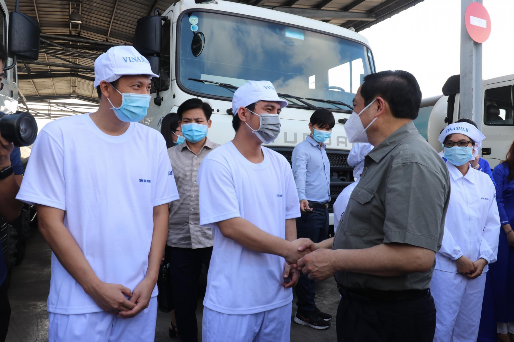 Thủ tướng thăm một nhà máy sản xuất tại KCN Mỹ Phước 2, thị xã Bến Cát