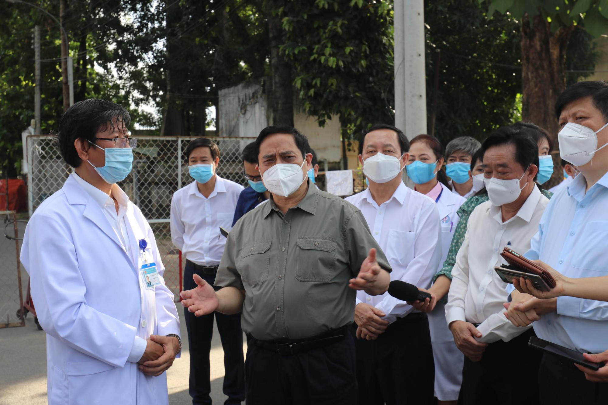 Bệnh viện đa khoa tỉnh Bình Dương hiện điều trị cho 146 bệnh nhân COVID-19 tại khu cách ly.Thủ tướng Chính phủ Phạm Minh Chính biểu dương công tác phòng, chống dịch tại bệnh viện tỉnh