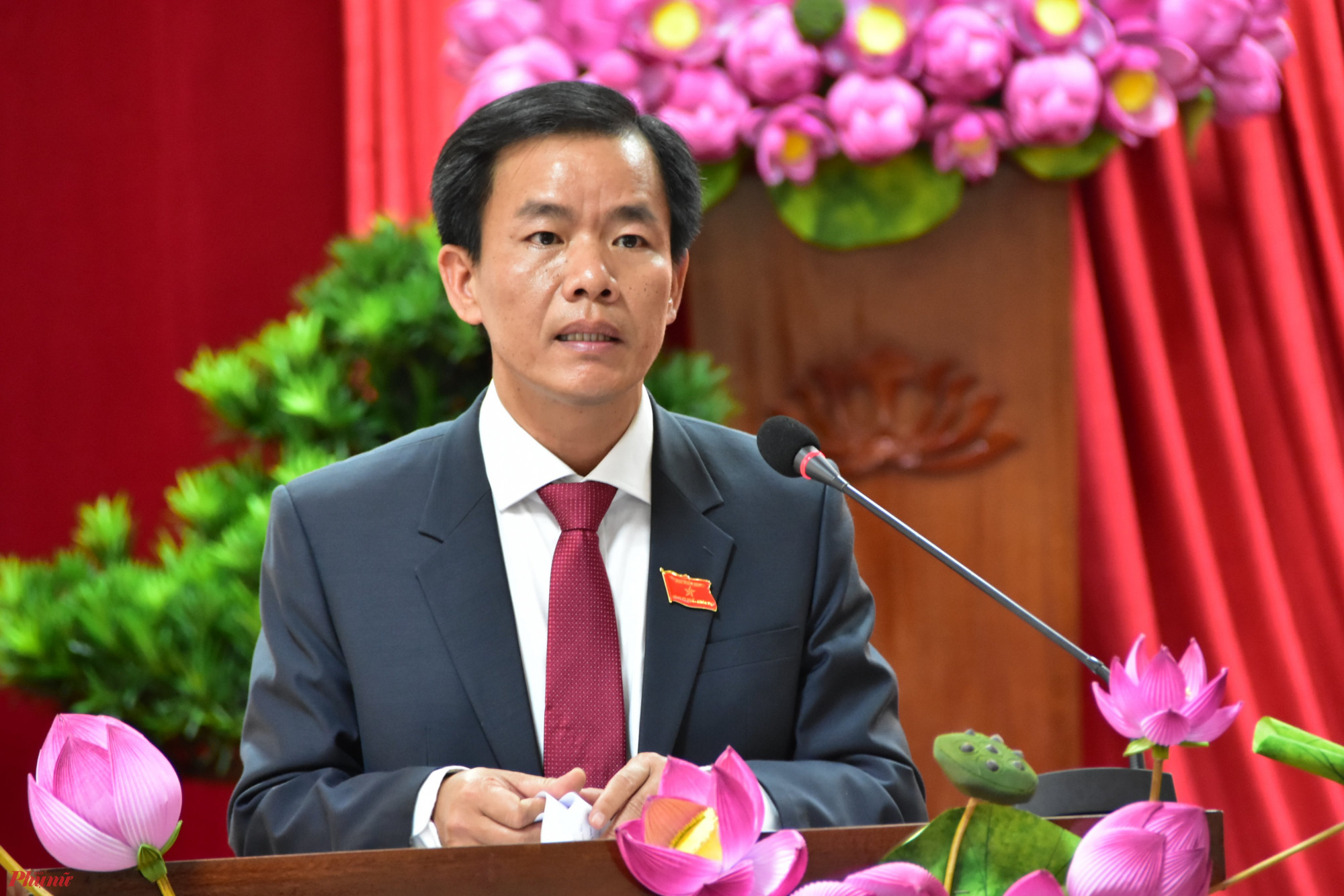 Ông Nguyễn Văn Phương, tân chủ tịch UBND tỉnh Thừa Thiên - Huế phát biểu nhận nhiệm vụ