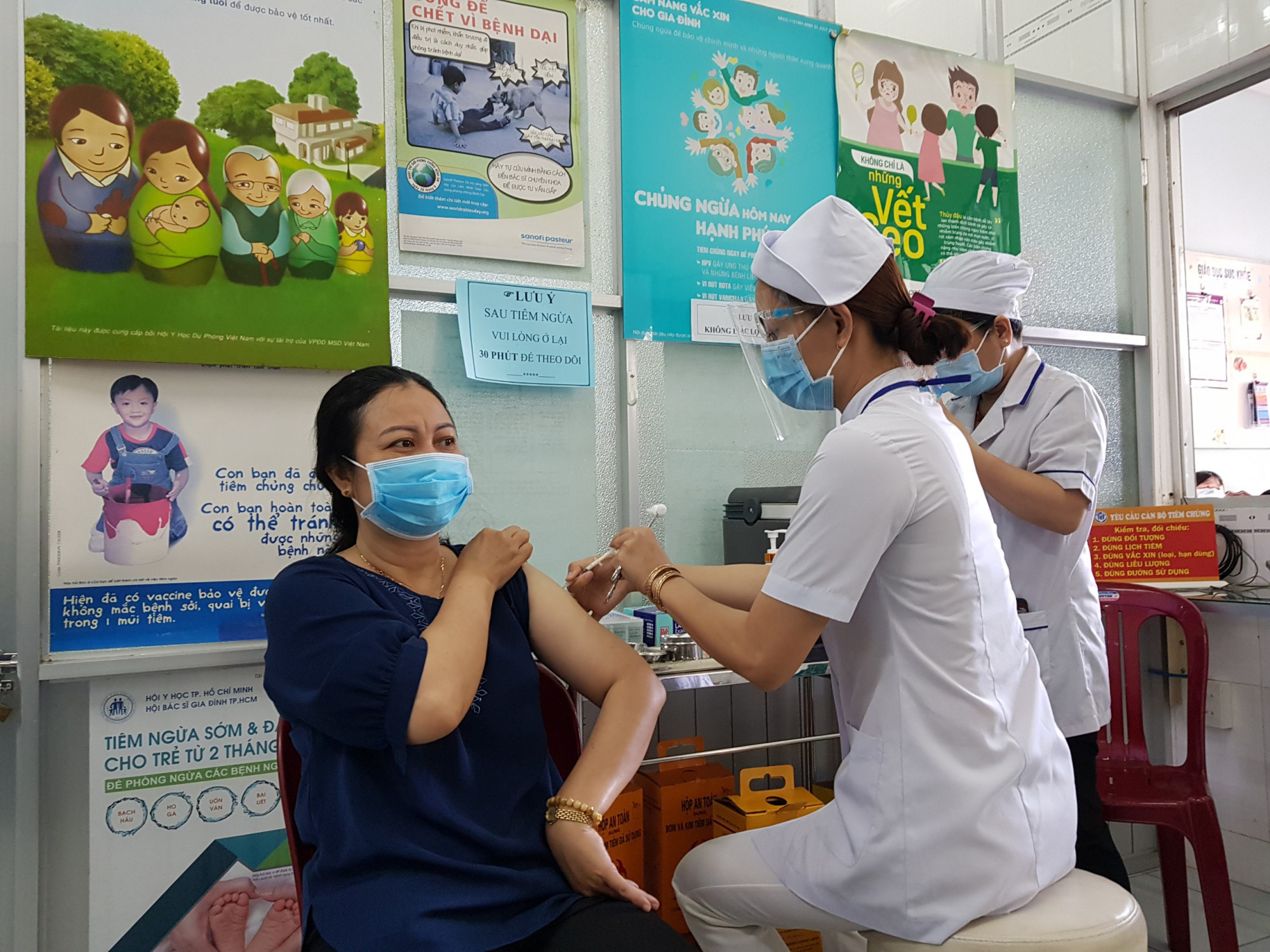 Ngành y tế Cần Thơ tiêm vắc xin cho các đối tượng ưu tiên trên địa bàn