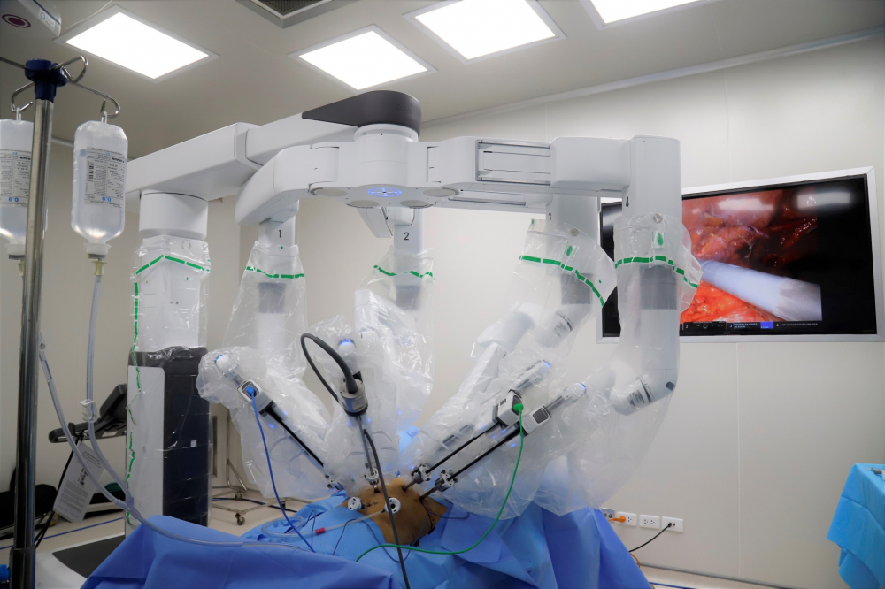 Bệnh viện Bình Dân lần đầu tiên ứng dụng robot phẫu thuật cho người lớn.