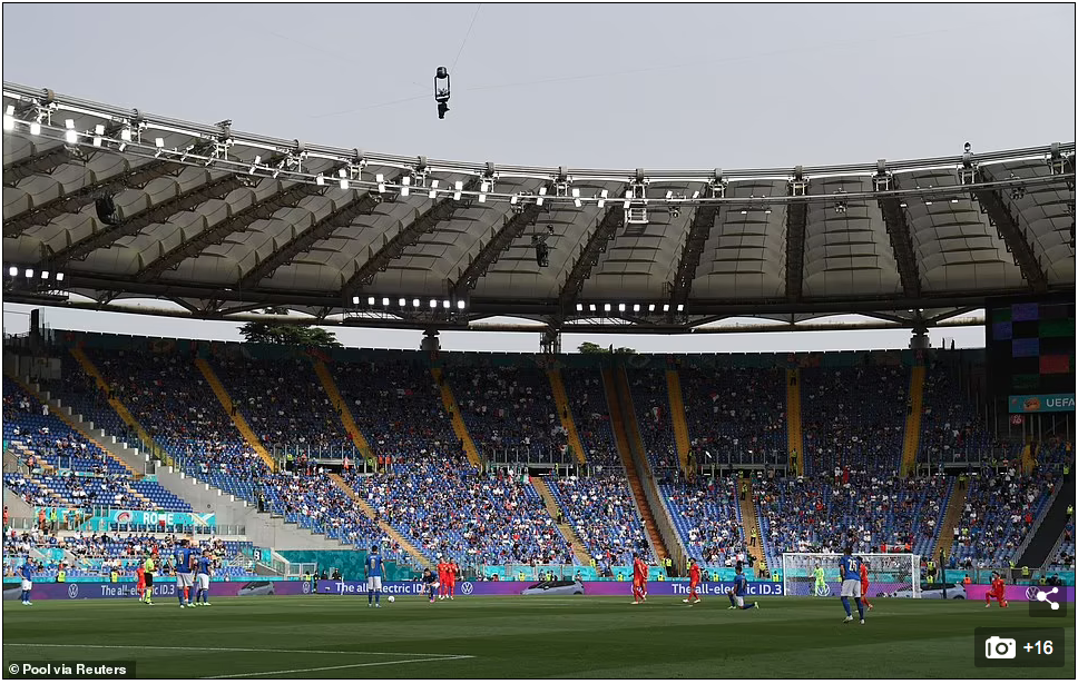 Những người Anh sống ở các quốc gia bao gồm Malta, Pháp và Đức đã cố gắng có được vé vào sân Stadio Olimpico (ảnh) vào thứ Bảy với những người ủng hộ đồng nghiệp ở Anh buộc phải bỏ lỡ trận đấu vì họ sẽ phải tự cô lập trong năm ngày