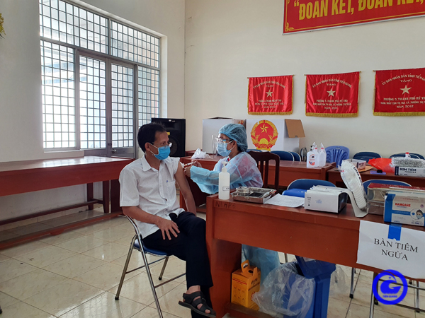 Tiêm vắc-xin phòng COVID-19 cho các giáo viên trên địa bàn Tiền Giang