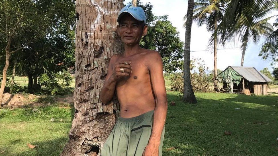 Anh Hun Pheap thoát chết nhờ được đưa đến trạm xã kịp thời ngay sau khi bị ngộ độc rượu tại đám tang trong làng - Ảnh: BBC