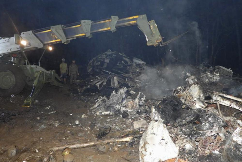 Vụ tai nạn khiến chiếc máy bay phát nổ làm nhiều người thiệt mạng, bao gồm cả dân thường trên mặt đất