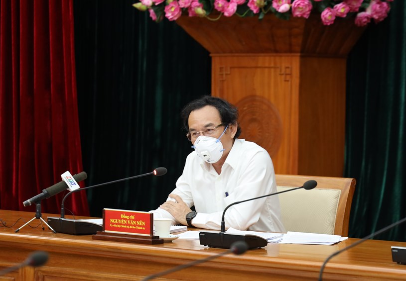 Bí thư Thành ủy TPHCM Nguyễn Văn Nên trong cuộc họp về COVID-19 