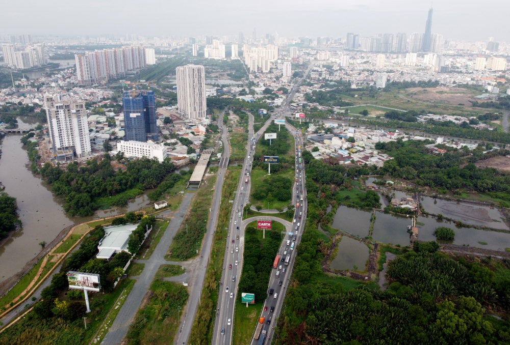 Sở không thực hiện thẩm định hoặc thẩm định không đảm bảo đầy đủ điều kiện một số nội dung theo đúng quy định pháp luật về năng lực tài chính, kinh nghiệm, sự phù hợp của dự án với quy hoạch nhà ở, quy mô đô thị, quy mô dân số… 