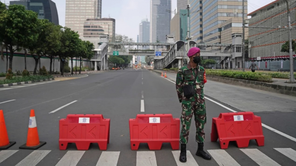 Quân đội và cảnh sát đang được triển khai để thực thi các hạn chế di chuyển ở Jakarta