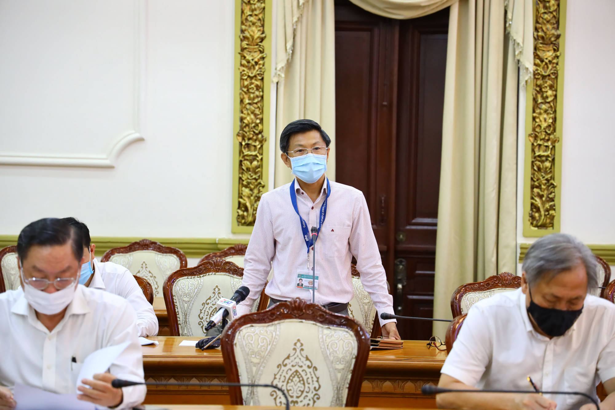 BS Nguyễn Trí Dũng - Giám đốc HCDC TPHCM trong một cuộc họp phòng chống COVID-19 