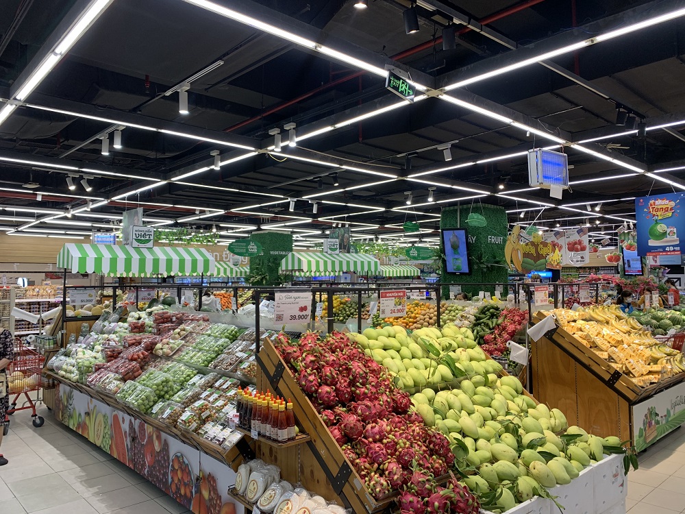 Ngay ngày đầu hoạt động trở lại, siêu thị LOTTE Mart Quận 7 đã đầy ắp hàng hóa để phục vụ người dân mua sắm