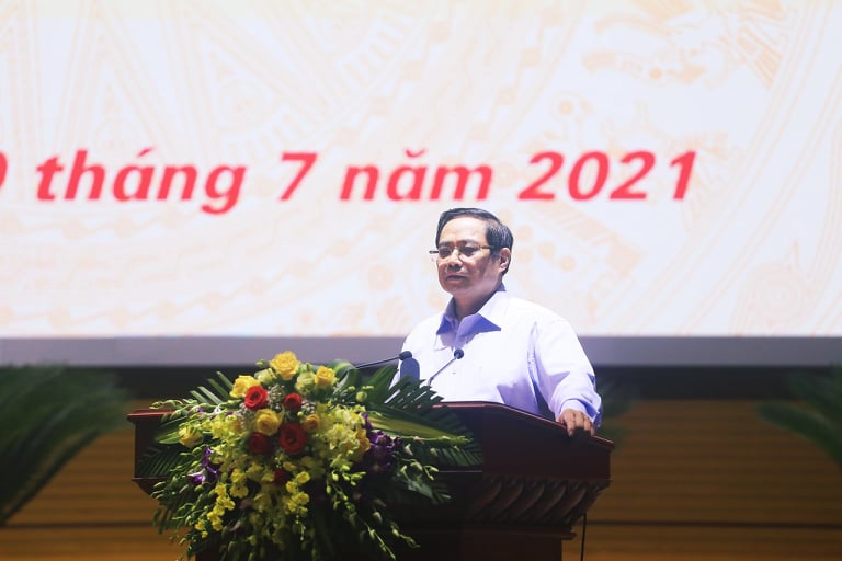 Thủ tướng Phạm Minh Chính khẳng định, không ai đứng ngoài việc tiếp cận vắc xin