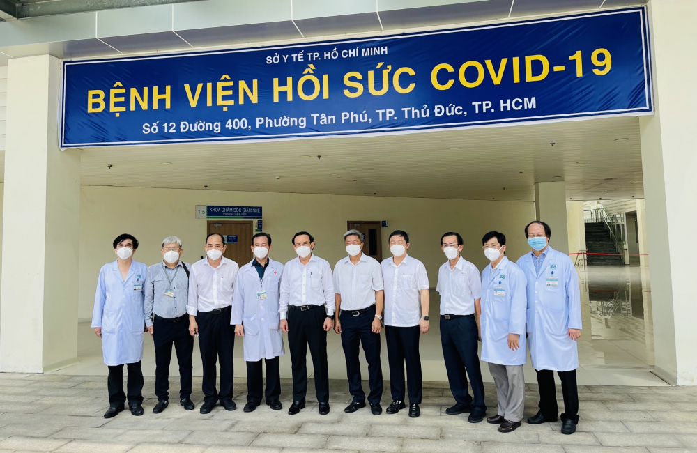 Đoàn lãnh đạo TPHCM thăm, khảo sát công tác chuẩn bị đi vào hoạt động của Bệnh viện Hồi sức COVID-19.