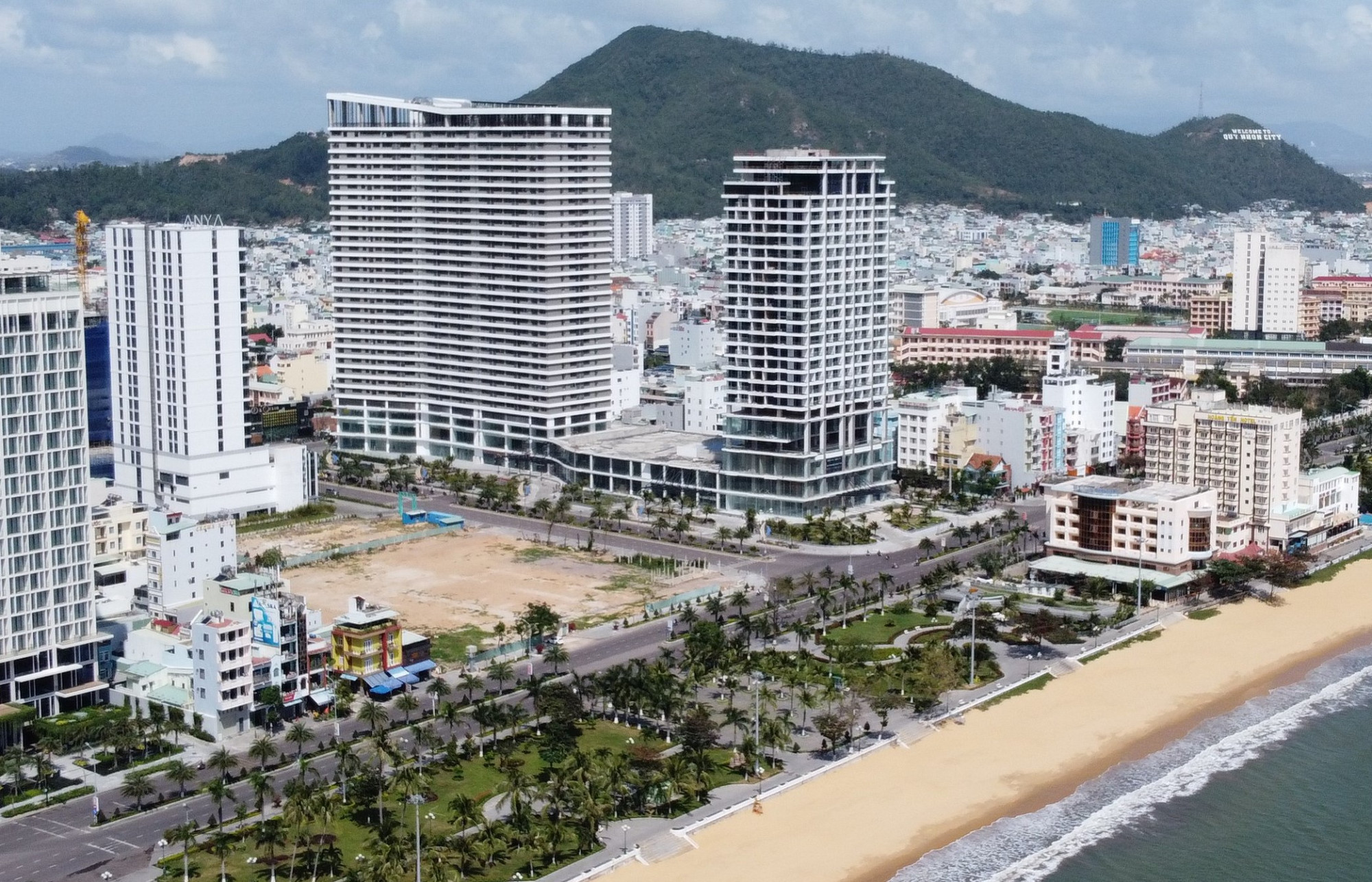 Dự án FLC Sea Tower Quy Nhơn nằm trên khu đất vàng giáp bãi biển của TP Quy Nhơn vừa được quyết định được chuyển đổi mục đích sử dụng đất.