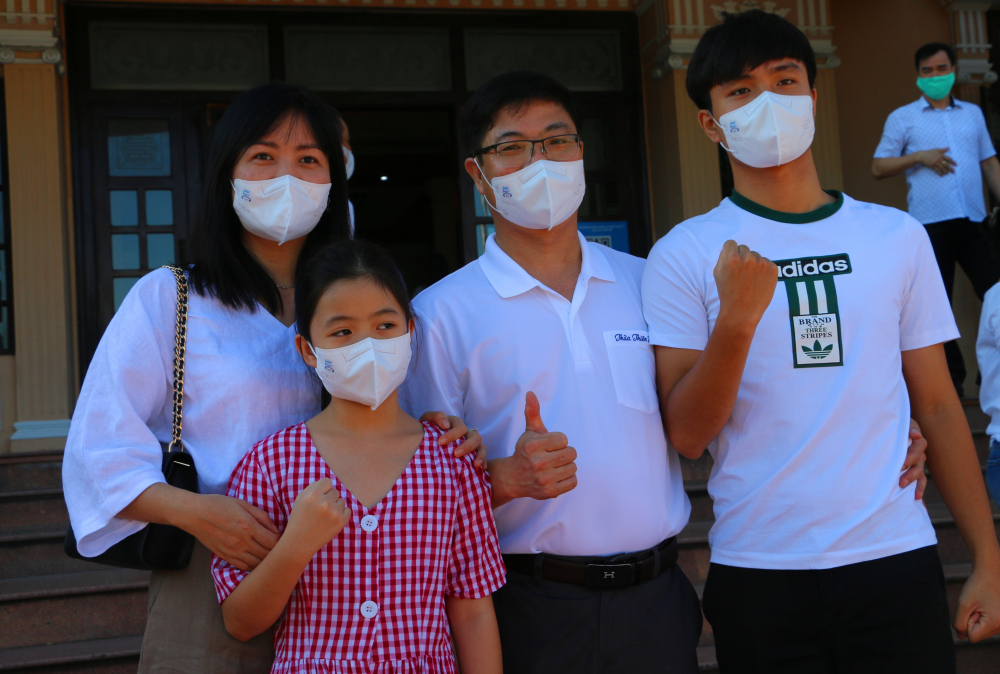 Trưởng đoàn công tác - ông Phan Hải Thanh, Phó Giám đốc Bệnh viện Quốc tế - Bệnh viện Trung ương Huế đã hứa sẽ nỗ lực hết mình, quyết tâm hoàn thành cao nhất nhiệm vụ được giao, góp phần chung tay đẩy lùi dịch bệnh.