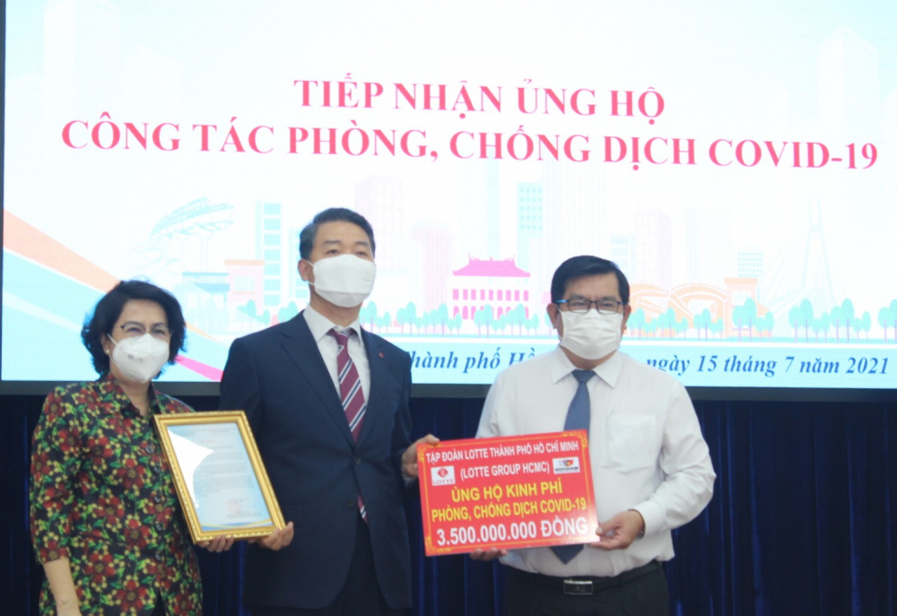 Tập đoàn Lotte của Hàn Quốc nói riêng và doanh nghiệp Hàn Quốc tại TPHCM nói chung tích cực đóng góp cho công tác phòng, chống dịch của TP.