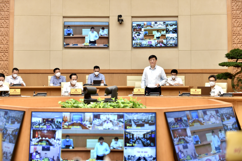 Bộ trưởng Bộ Y tế Nguyễn Thanh Long báo cáo về tình hình dịch bệnh tại Hội nghị - Ảnh: GVP