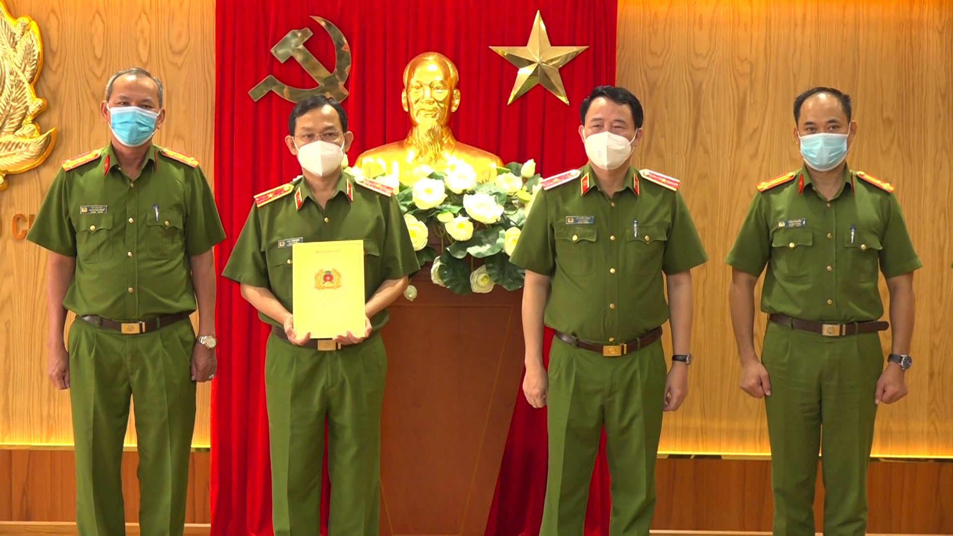 Các đơn vị Công an TPHCM nhận khen thương và biểu dương của Thiếu tướng Lê Quốc Hùng, Thứ trưởng Bộ Công an.