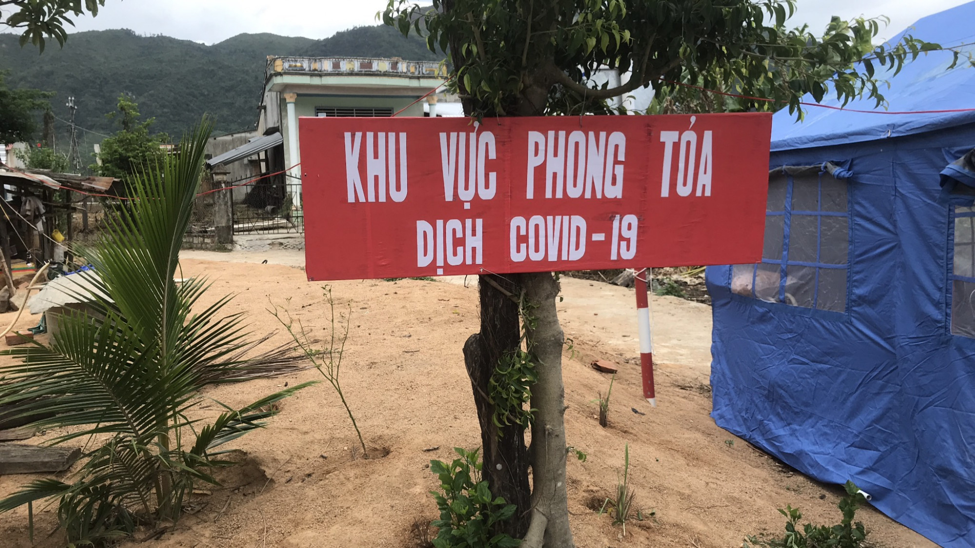 Khu vực phong tỏa xã Đa Lộc (huyện Đồng Xuân, Phú Yên) có ca bệnh về từ Quảng Ngãi đã được cách ly tại nhà.