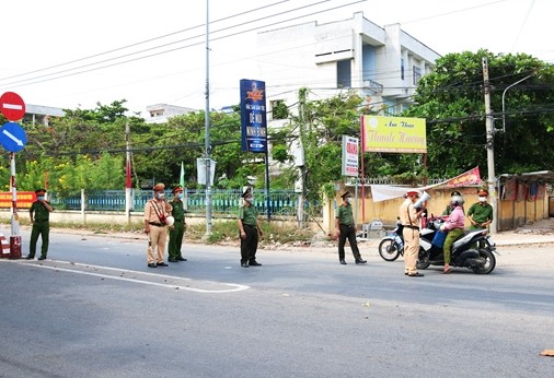 TP Phan Rang - Tháp Chàm đang giãn cách theo Chỉ thị 16, người dân được phát giấy đi đường miễn phí. Ảnh: ninhthuan.gov.vn