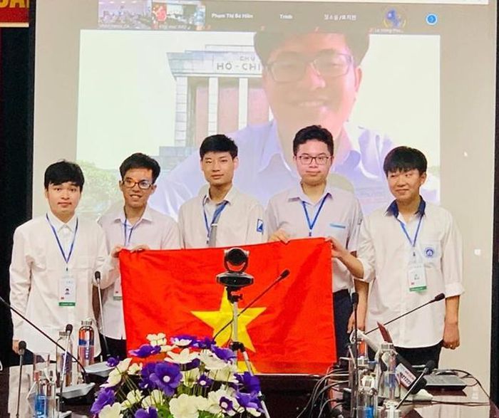 Cả 6/6 học sinh Việt Nam đều đoạt Huy chương tại Olympic Toán học quốc tế 2021