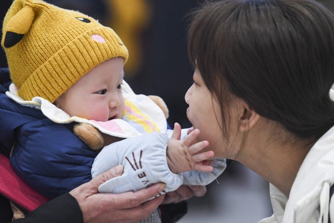Trung Quốc đang cố gắng xoay chuyển tình trạng giảm tỷ lệ sinh, nhưng chi phí nuôi dạy con cái có thể ngăn cản mọi người có gia đình lớn hơn.