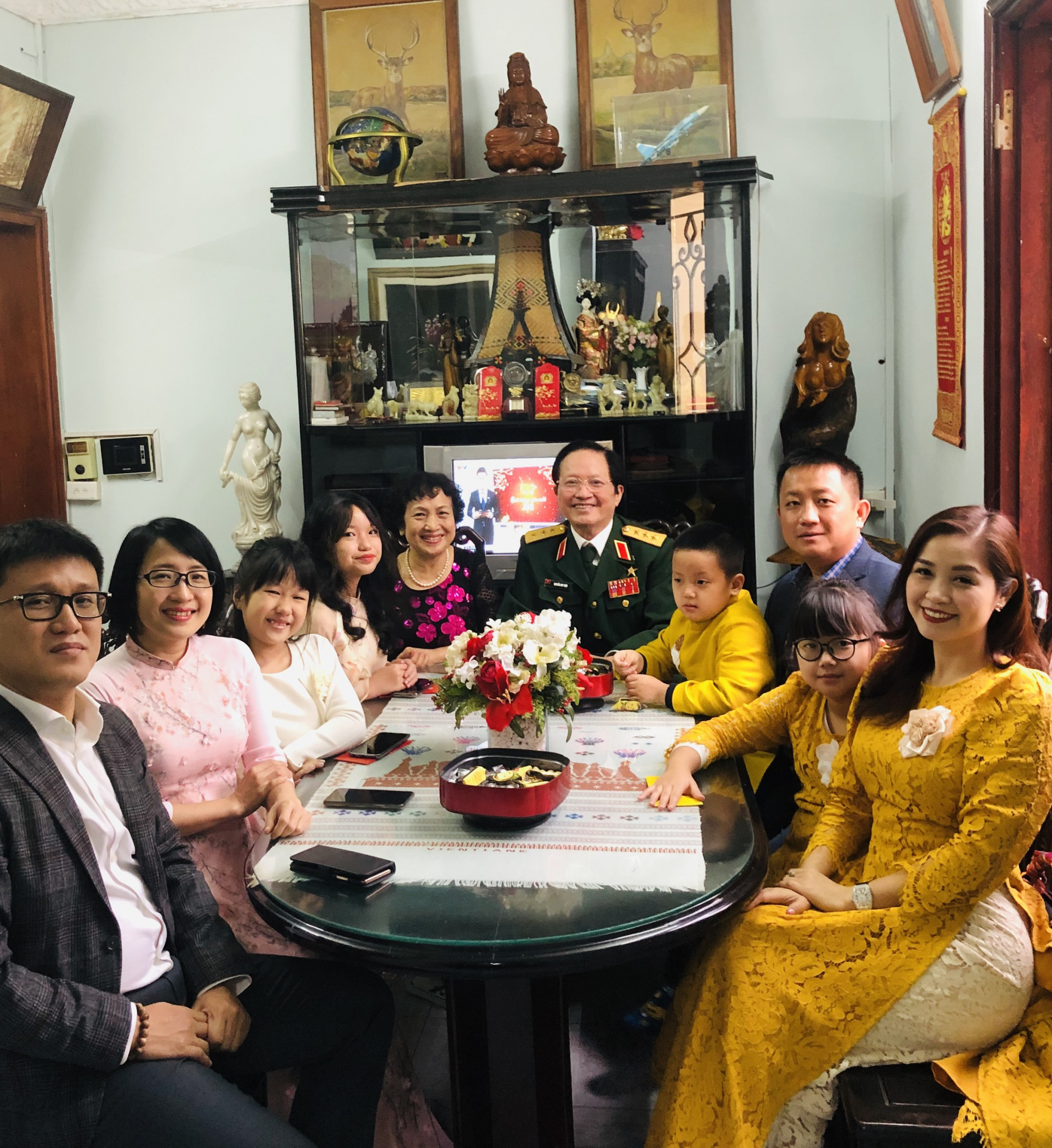 Gia đình gồm 10 người của Thượng tướng Nguyễn Huy Hiệu