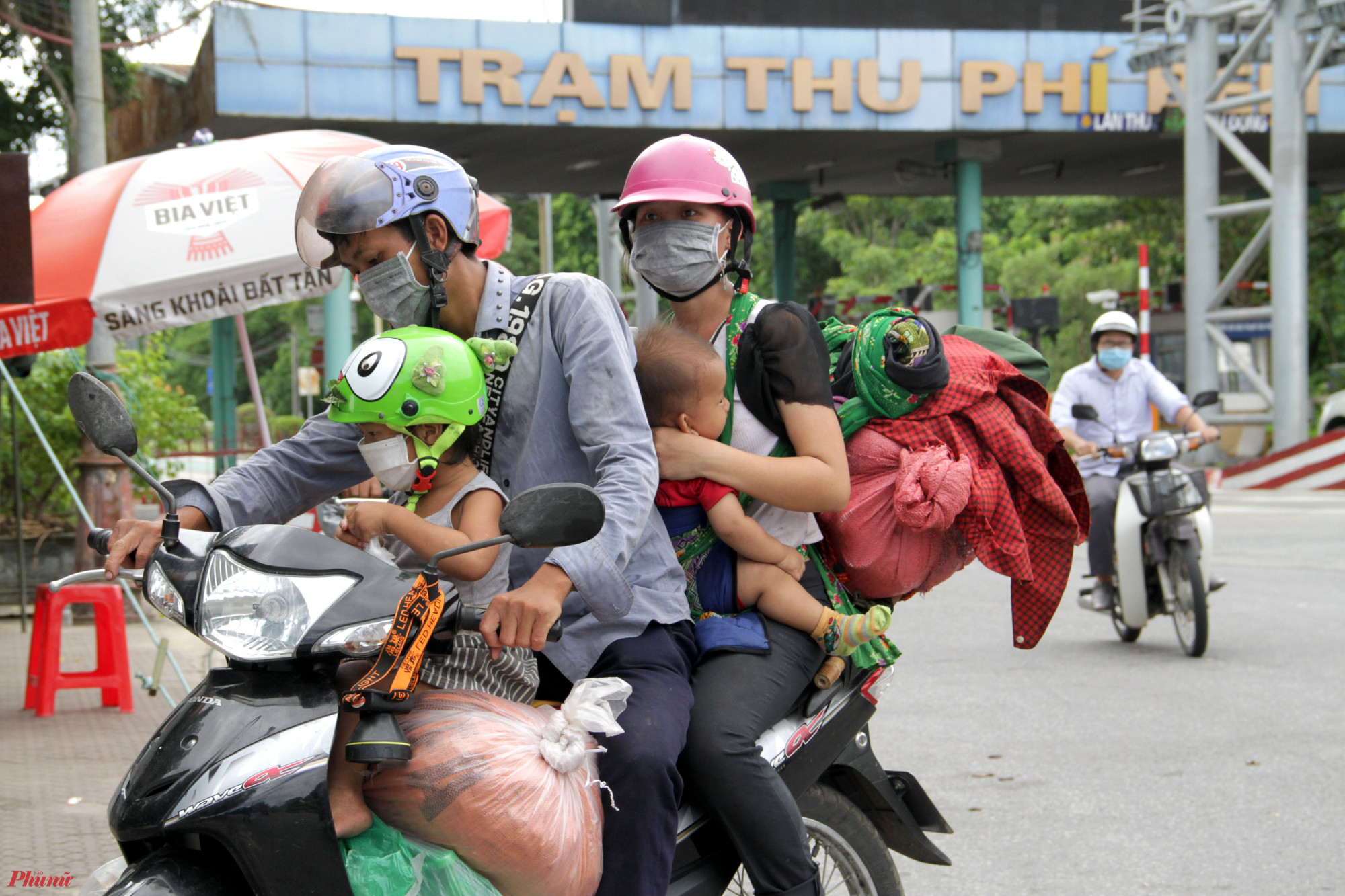 Hàng trăm chạy xe từ các tỉnh phía Nam về Nghệ An trong những ngày qua