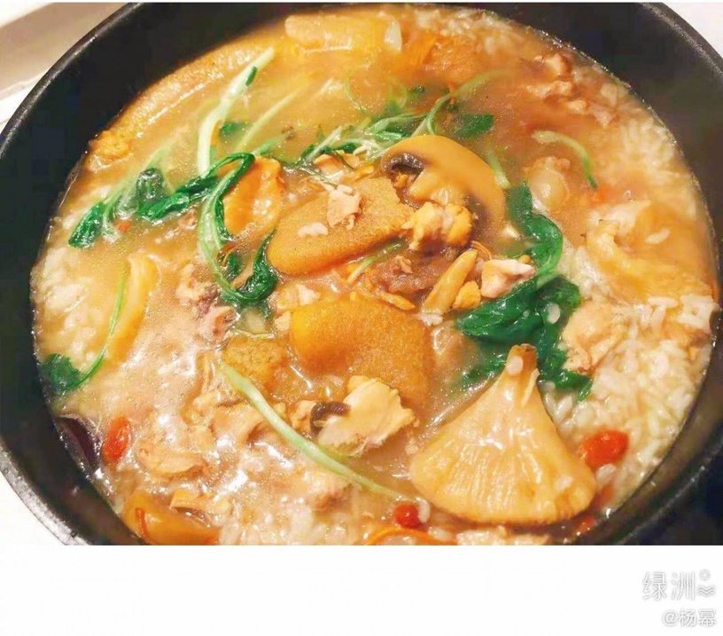 Nữ diễn viên thường xuyên chia sẻ hình ảnh những món ăn do cô nàng nấu trên Weibo (mạng xã hội lớn nhất tại Trung Quốc).