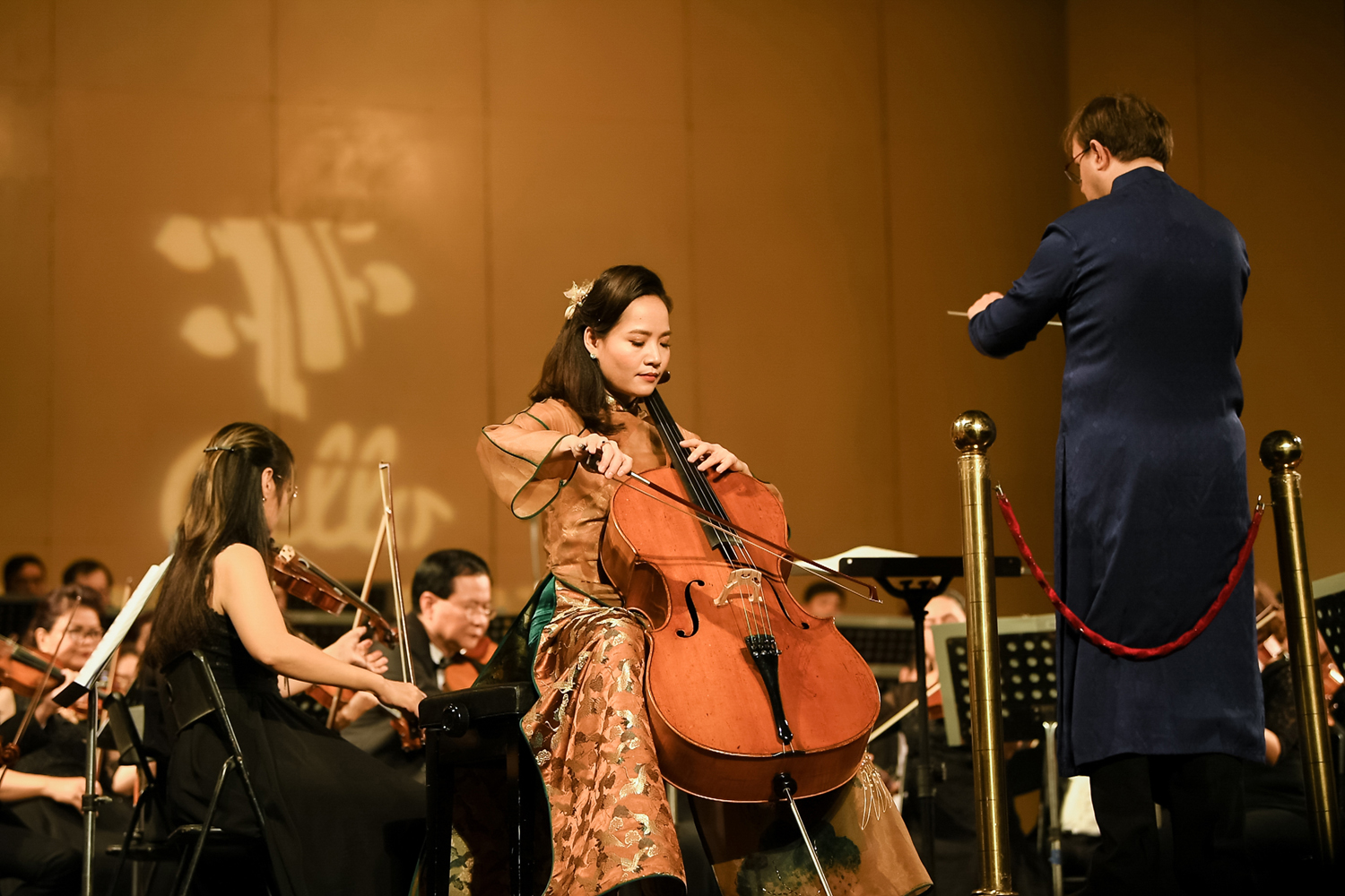Nghệ sĩ cello Đinh Hoài Xuân đứng ra tổ chức, kết nối nghệ sĩ cho đêm nhạc trực tuyến nhiều màu sắc
