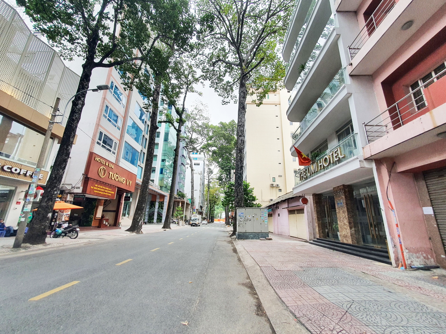 Hàng loạt khách sạn trên đường Bùi Thị Xuân, Q.1 đang được rao bán
