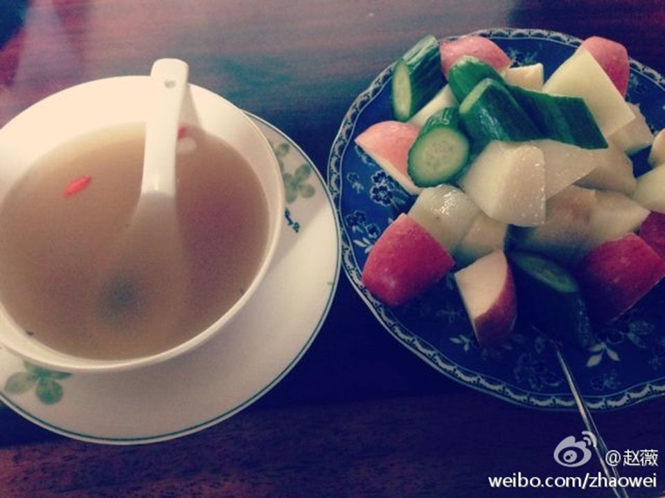 Canh rau củ là món ăn quen thuộc trong thực đơn giảm cân của Triệu Vy.
