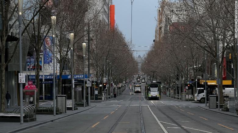 Một con phố yên tĩnh ở Melbourne trong đợt phong tỏa lần thứ sáu của thành phố vào ngày 6/8