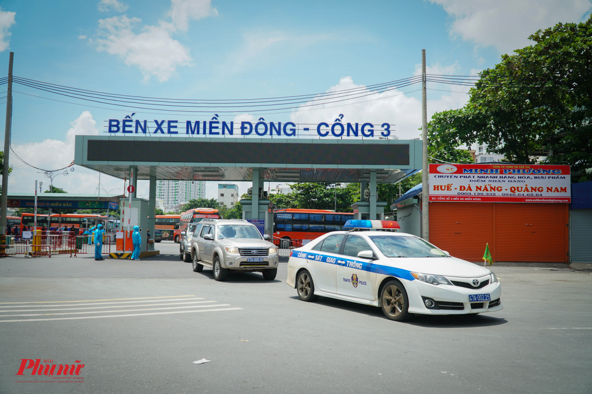 11g, xe CSGT tỉnh Đắk Lak dẫn đoàn hộ tống các phương tiện đưa công dân về tỉnh