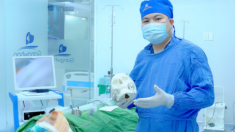 Bác sĩ BVTM Gangwhoo phân tích ưu điểm và lợi ích sức khỏe sau khi thực hiện chỉnh hàm móm cho bệnh nhân