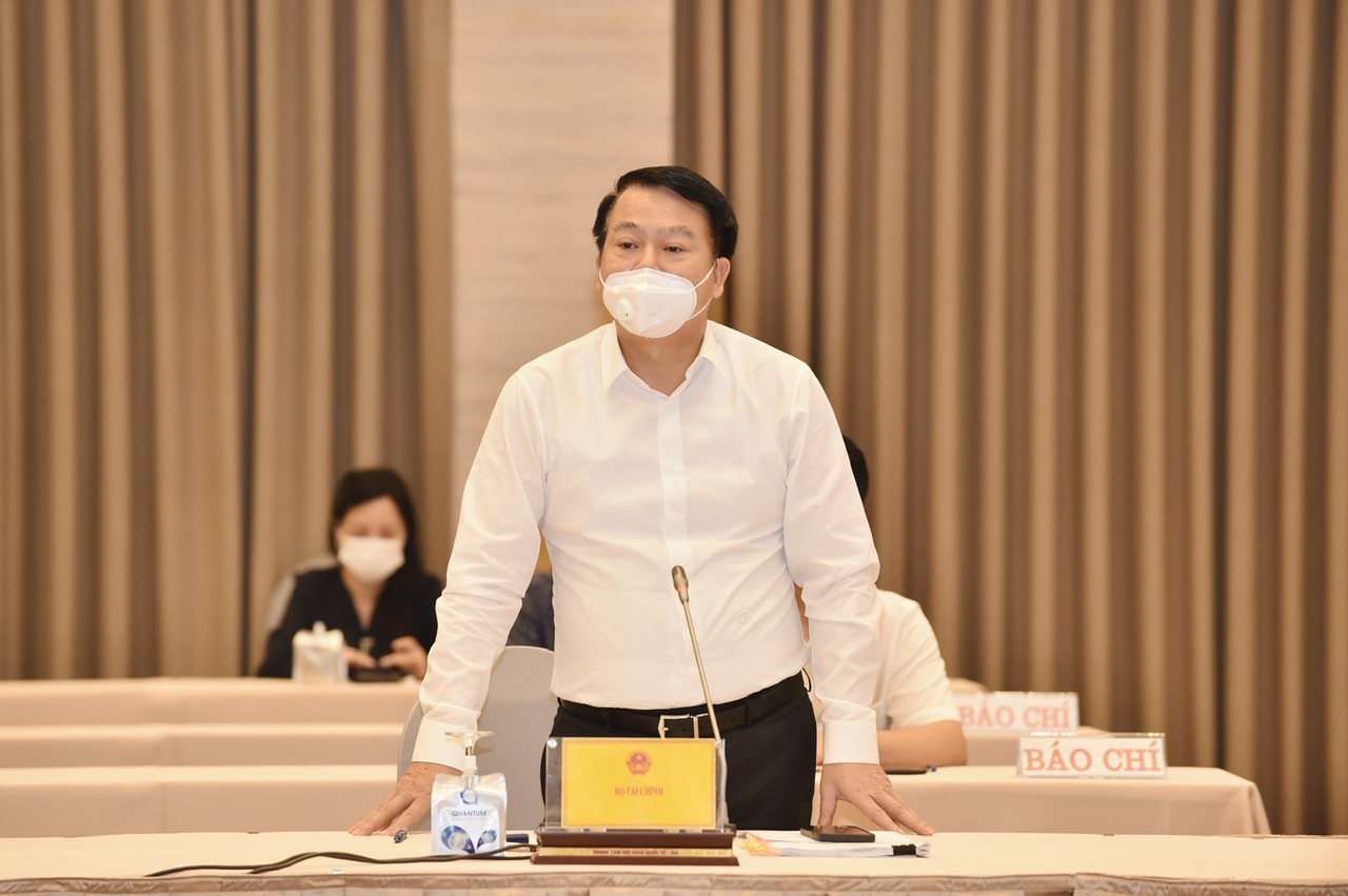 Thứ trưởng Bộ Tài chính Nguyễn Đức Chi phát biểu tại buổi họp báo Chính phủ Thường kỳ Tháng 7.