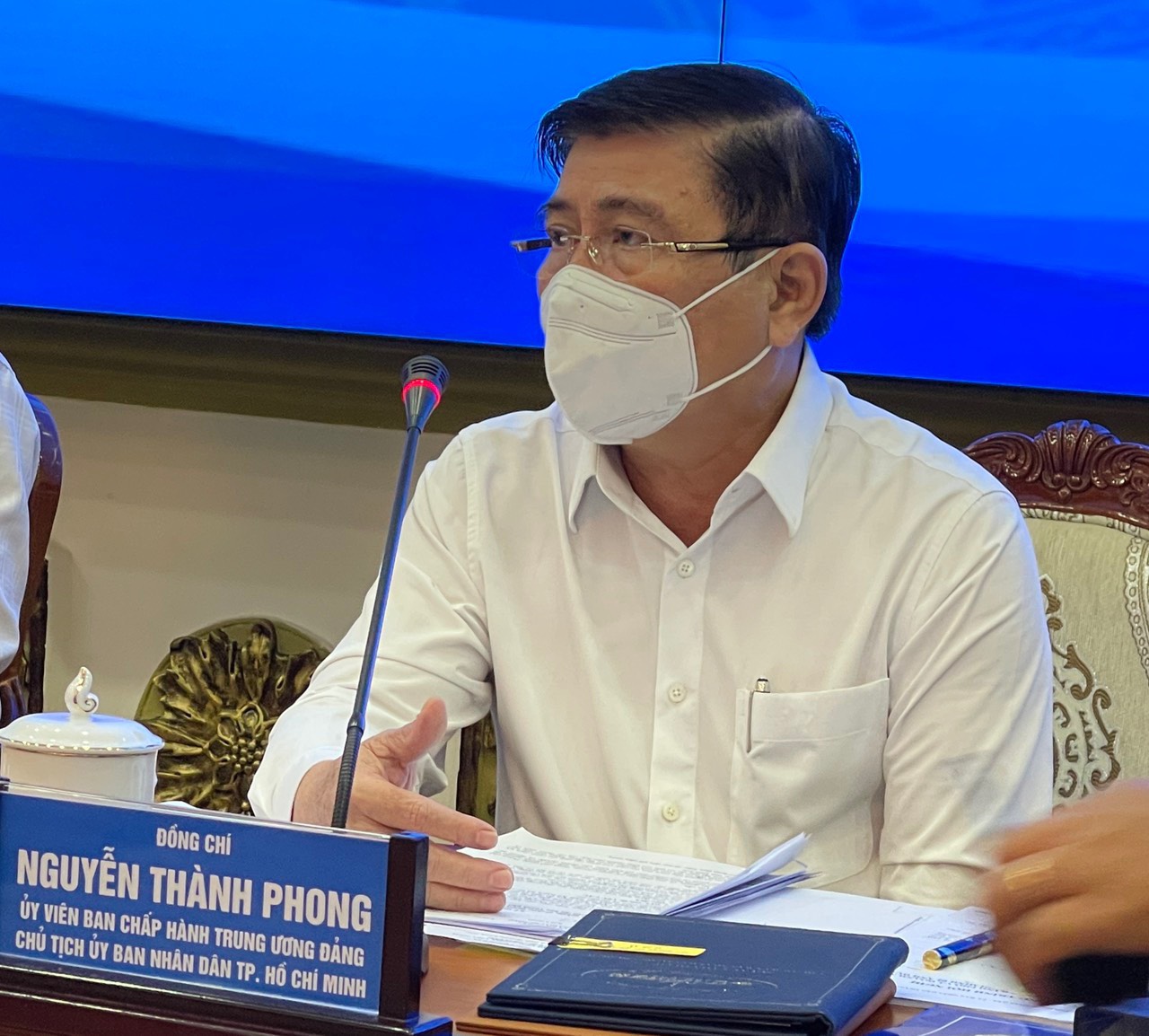 Chủ tịch UBND TPHCM Nguyễn Thành Phong nhận định kinh tế Thành phố gặp nhiều khó khăn do ảnh hưởng dịch bệnh