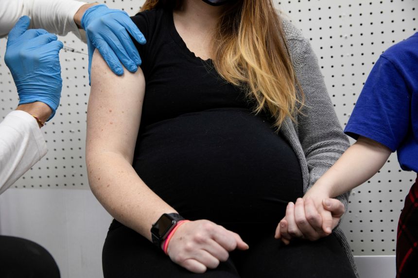 Mỹ khuyến cáo thai phụ tiêm vắc xin Khuyến cáo dựa trên phân tích mới không cho thấy tăng nguy cơ sẩy thai.