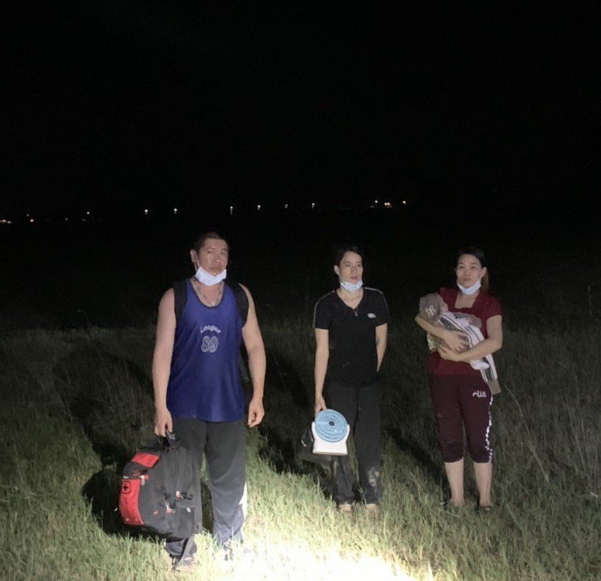 Lê Ngọc Cường, Lê Thị Hợp, Hà Thị Sao và bé Lê Thị Hải Yến bị bắt giữ trên đường biên giới