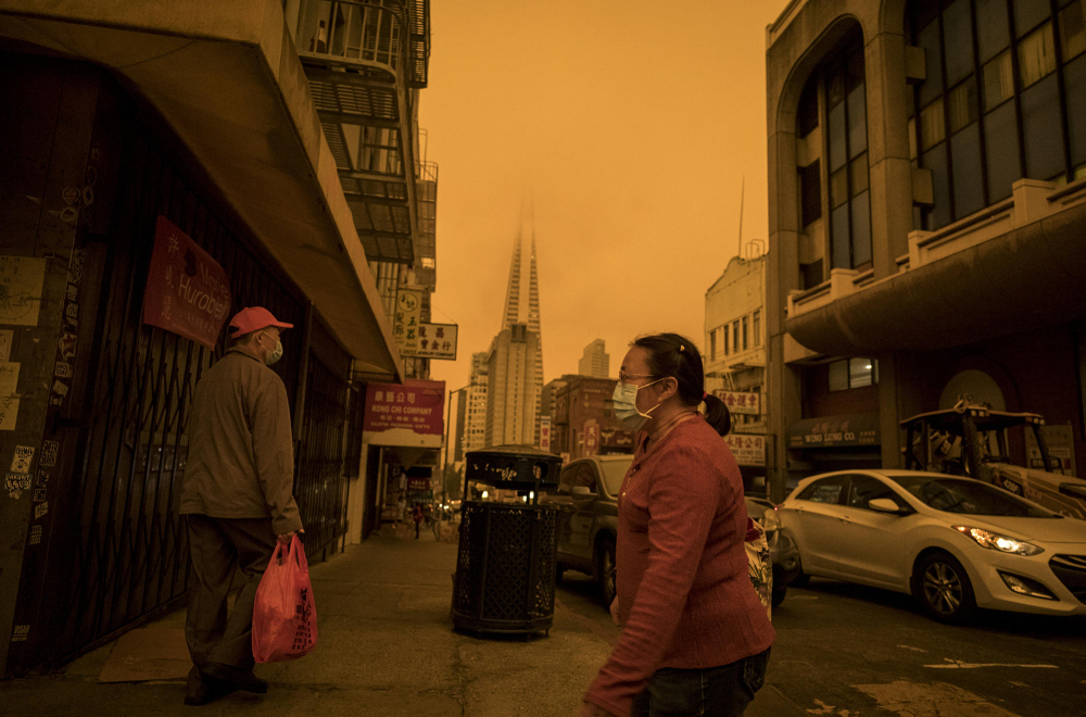 Những cơn gió khô thổi mạnh qua San Francisco (California) trong mùa cháy rừng năm 2020 làm tăng nguy cơ hỏa hoạn ở một khu vực vốn nhiều nắng nóng và chất lượng không khí kém - Ảnh: CNN