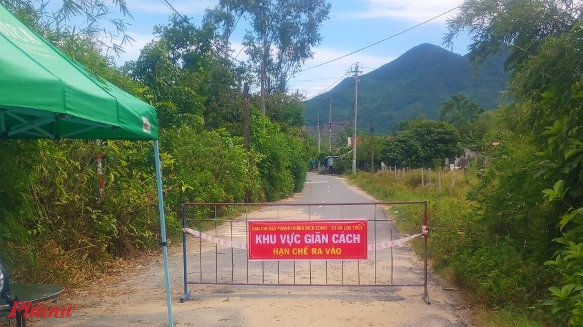 Người dân thôn Phú Cường Xuyên xã Lộc Thủy đã được thông báo hạn chế ra vào
