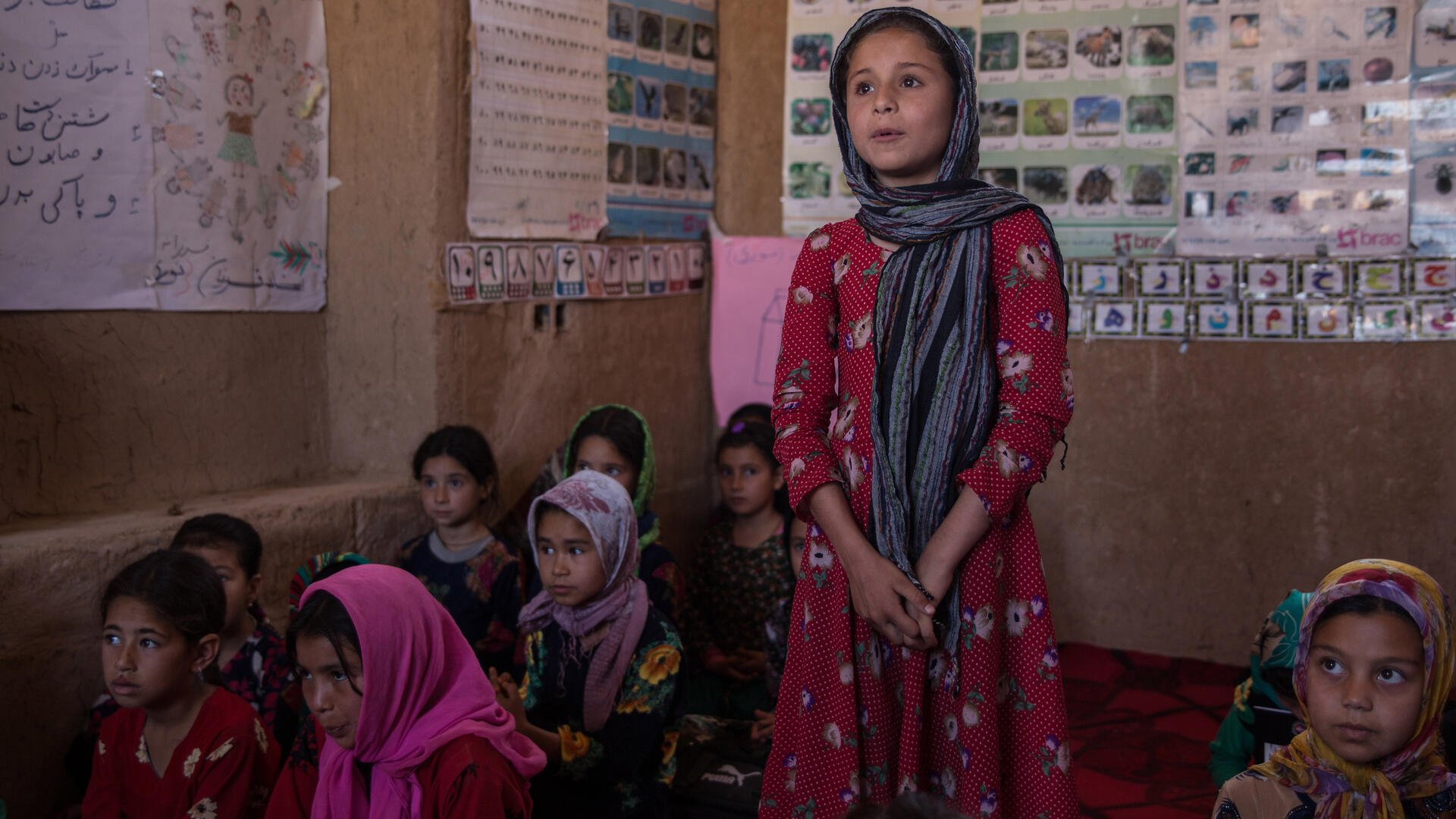 Tương lại mù mịt của phụ nữ và trẻ em gái Afghanistan dau khi Taliban nắm quyền kiểm soát Kabul