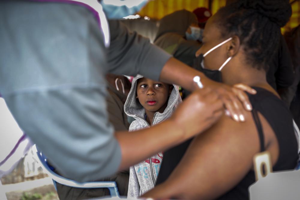 Những ngày qua, nhiều người dân Uganda đang tìm kiếm liều vắc xin đầu tiên khi làn sóng nhiễm trùng lây lan chóng mặt do biến thể Delta gây ra. 