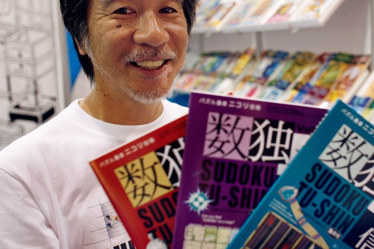 “Cha đẻ” của Sudoku Maki Kaji và các bản in câu đố mới nhất tại triển lãm sách ở New York ngày 3/6/2007. Ảnh: Reuters