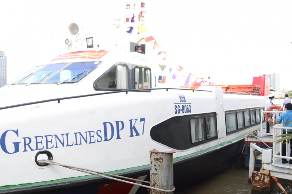 Công ty TNHH Công nghệ Xanh GreenlinesDP phối hợp lực lượng Vùng 2 Hải quân vận chuyển hàng đến TP.