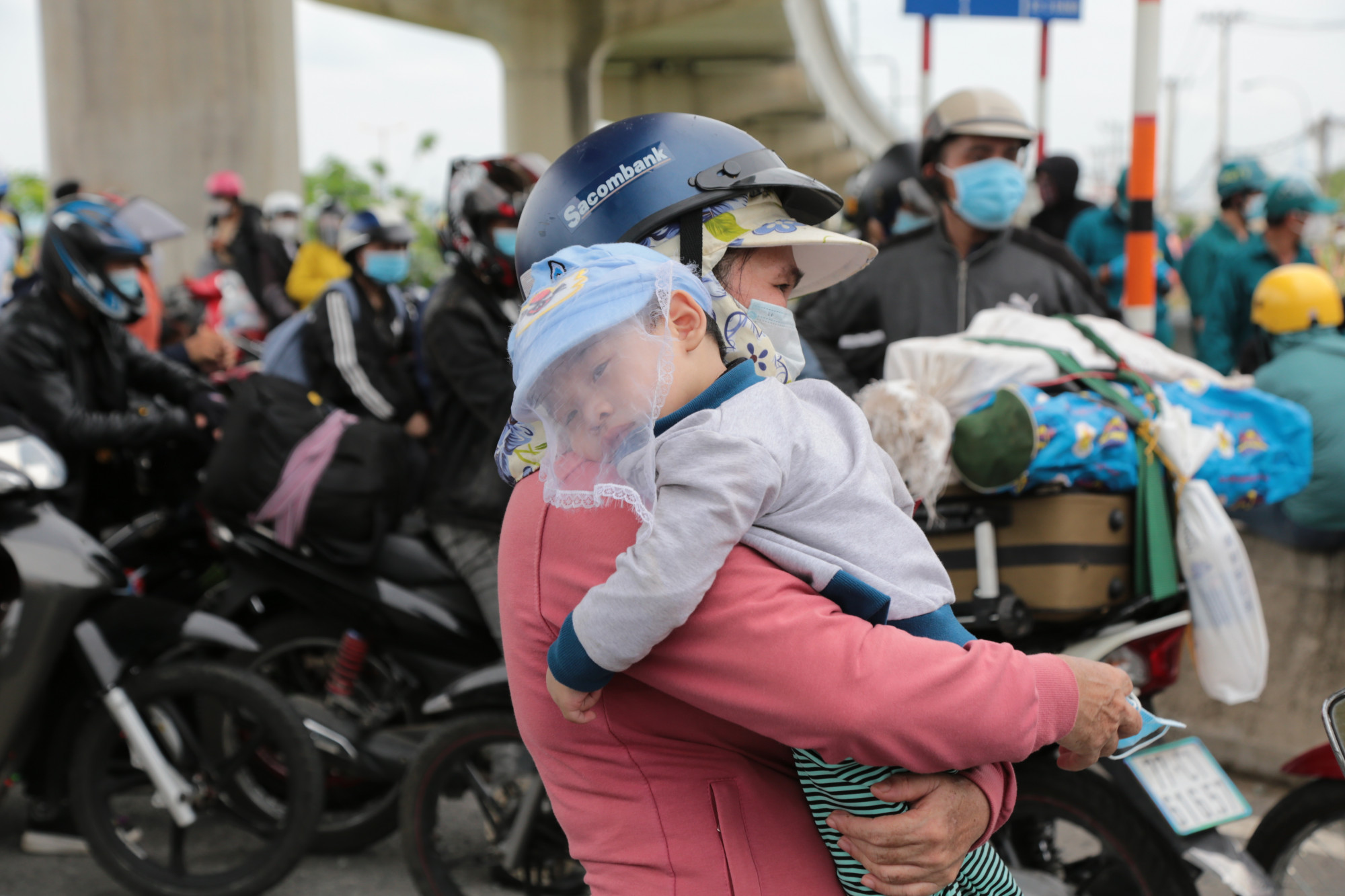 Việc 2.000 người về Ninh Thuận thì có 400 ca dương tính với COVID-19 là điều cả người lao động lẫn TPHCM cần phải xem như một cảnh báo.