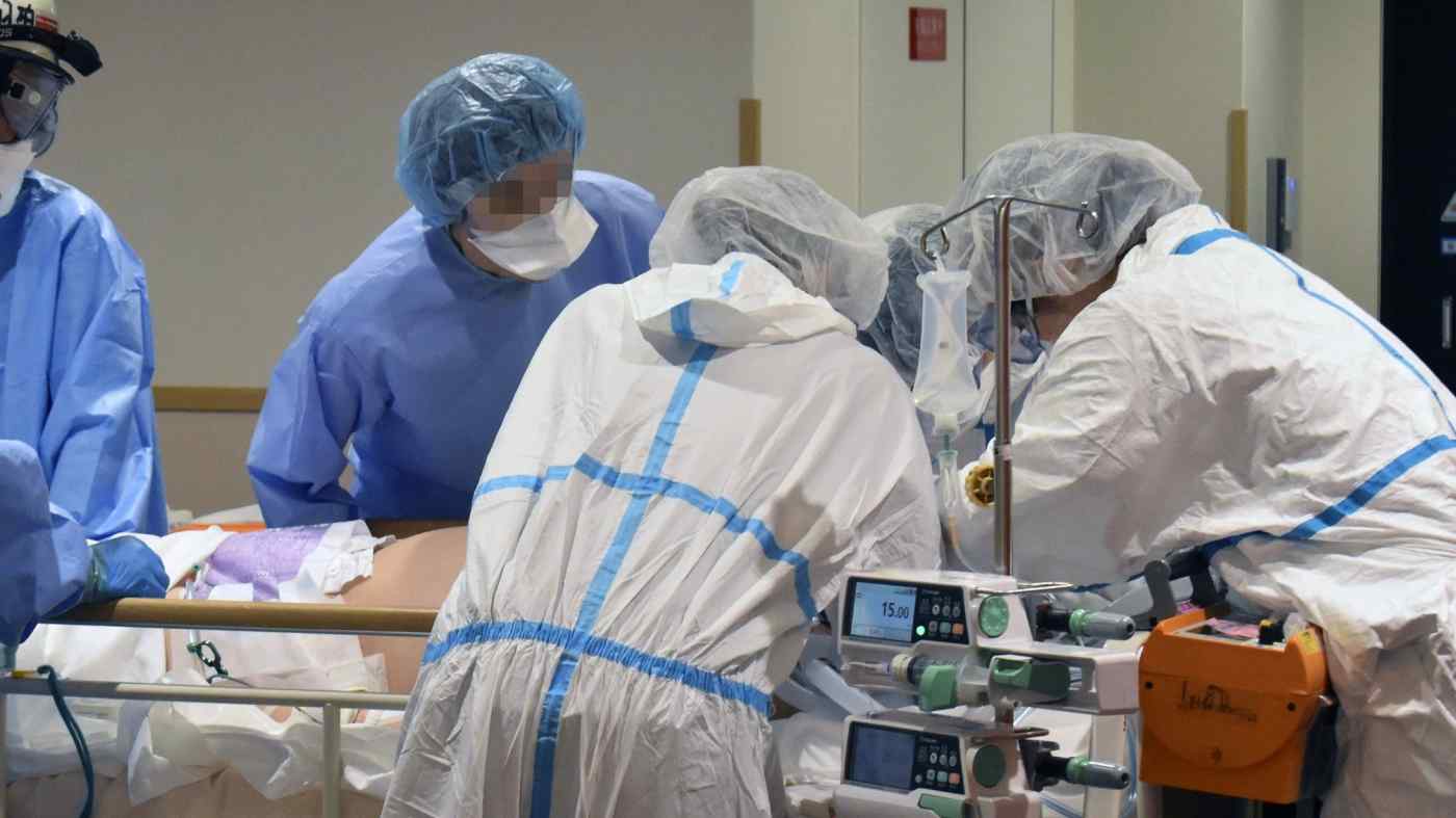 Các bệnh viện Nhật Bản quá tải vì số ca mắc COVID-19 tăng cao kỷ lục.