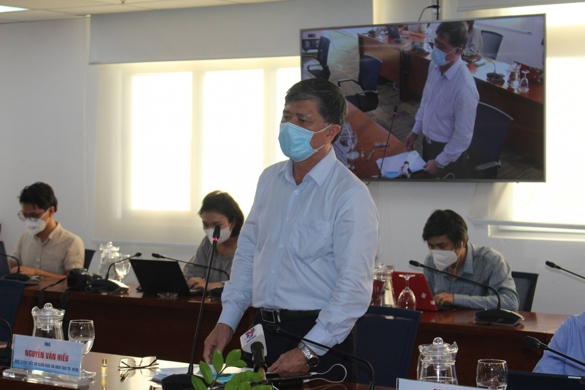 Ông Nguyễn Văn Hiếu, Phó Giám đốc phụ trách Sở GD-ĐT TPHCM trả lời tại họp báo - Ảnh: Thành Nhân